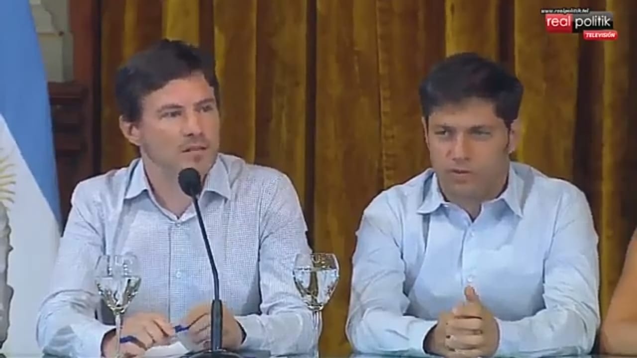 Axel Kicillof firma el convenio "Comprá cerca"