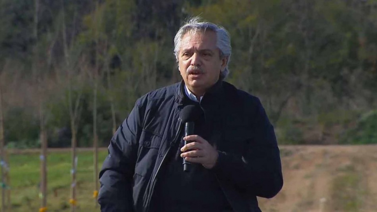 Alberto Fernández: "Estamos pensando cómo evitar el ingreso de una nueva cepa de India"